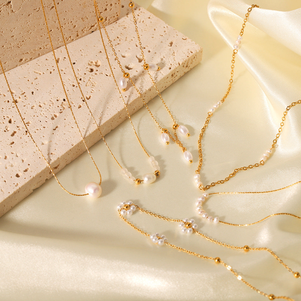 French Vintage Freshwater Pearl Necklace Women's Light Luxury Temperament Beaded Stainless Steel Clavicle Chain Non-fading Titanium Steel Necklace