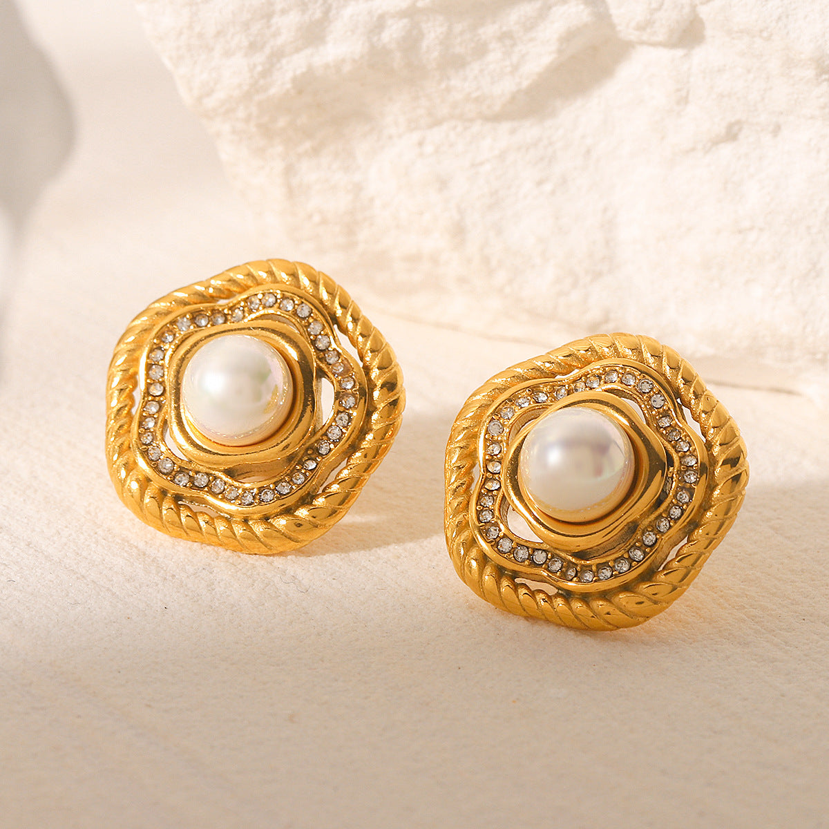 French-style Vintage 18k Gold Stainless Steel Earrings with Diamond-encrusted Flowers, Elegant and Luxurious Pearl Earrings for Women