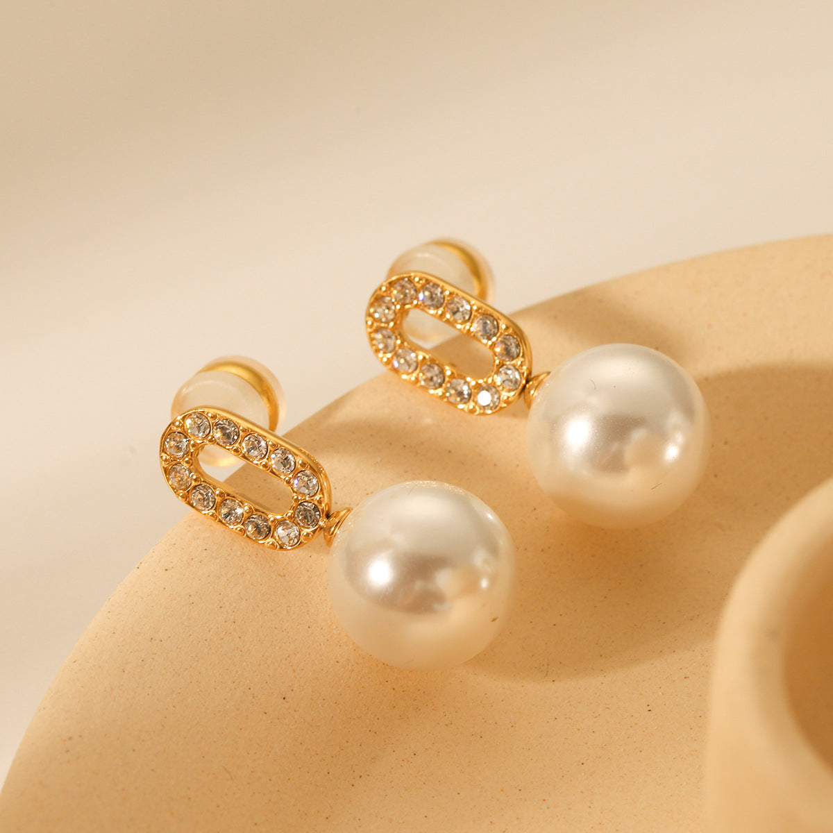 Oval 18K Gold Stainless Steel Diamond-encrusted Earrings for Women, Fashionable and Elegant, Versatile Pearl Earrings and Ear Jewelry