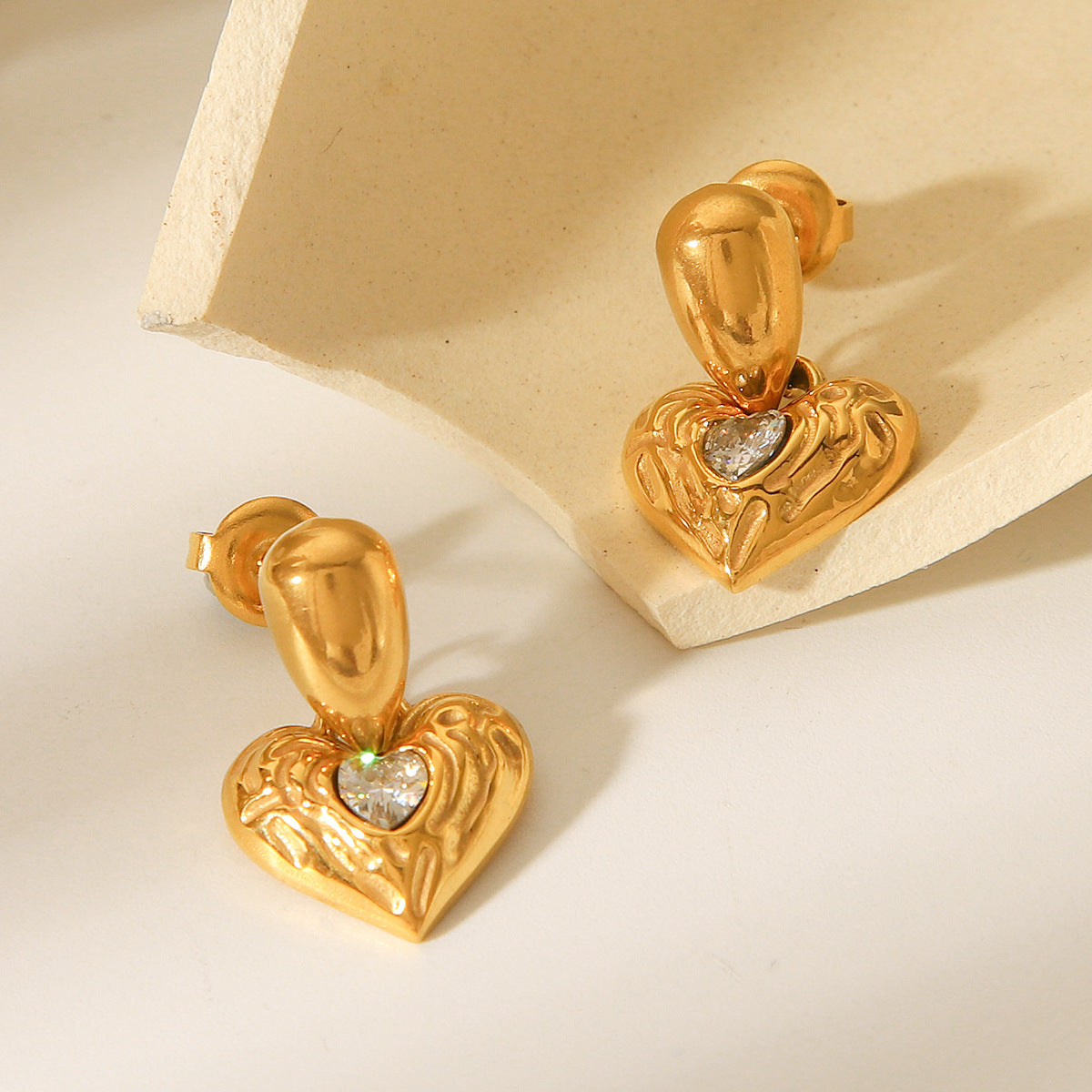 18k Gold Stainless Steel Teardrop-shaped Earrings Studded with Diamonds, Hammered Pattern, Heart-shaped Earrings, Fashionable and High-end Earrings