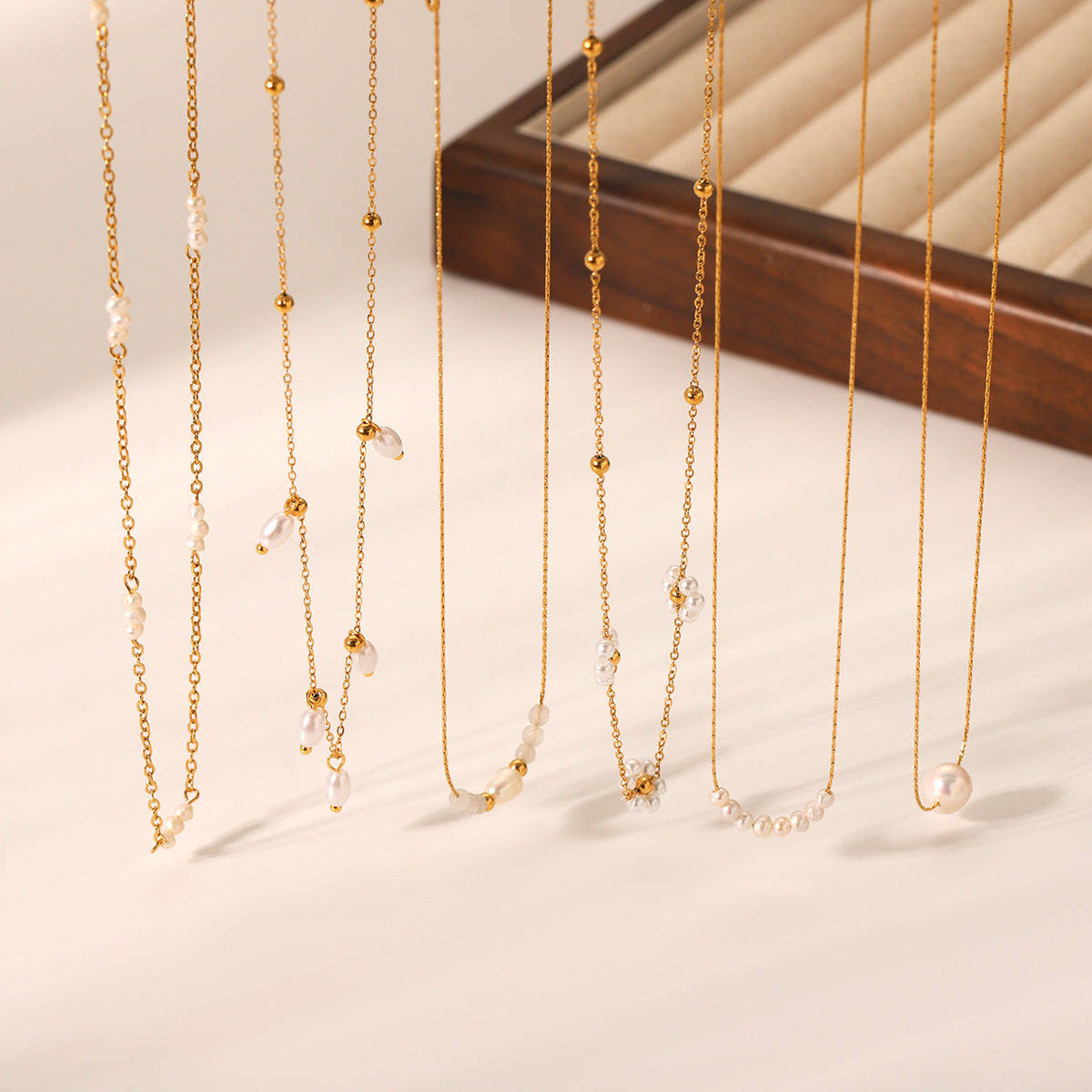 French Vintage Freshwater Pearl Necklace Women's Light Luxury Temperament Beaded Stainless Steel Clavicle Chain Non-fading Titanium Steel Necklace