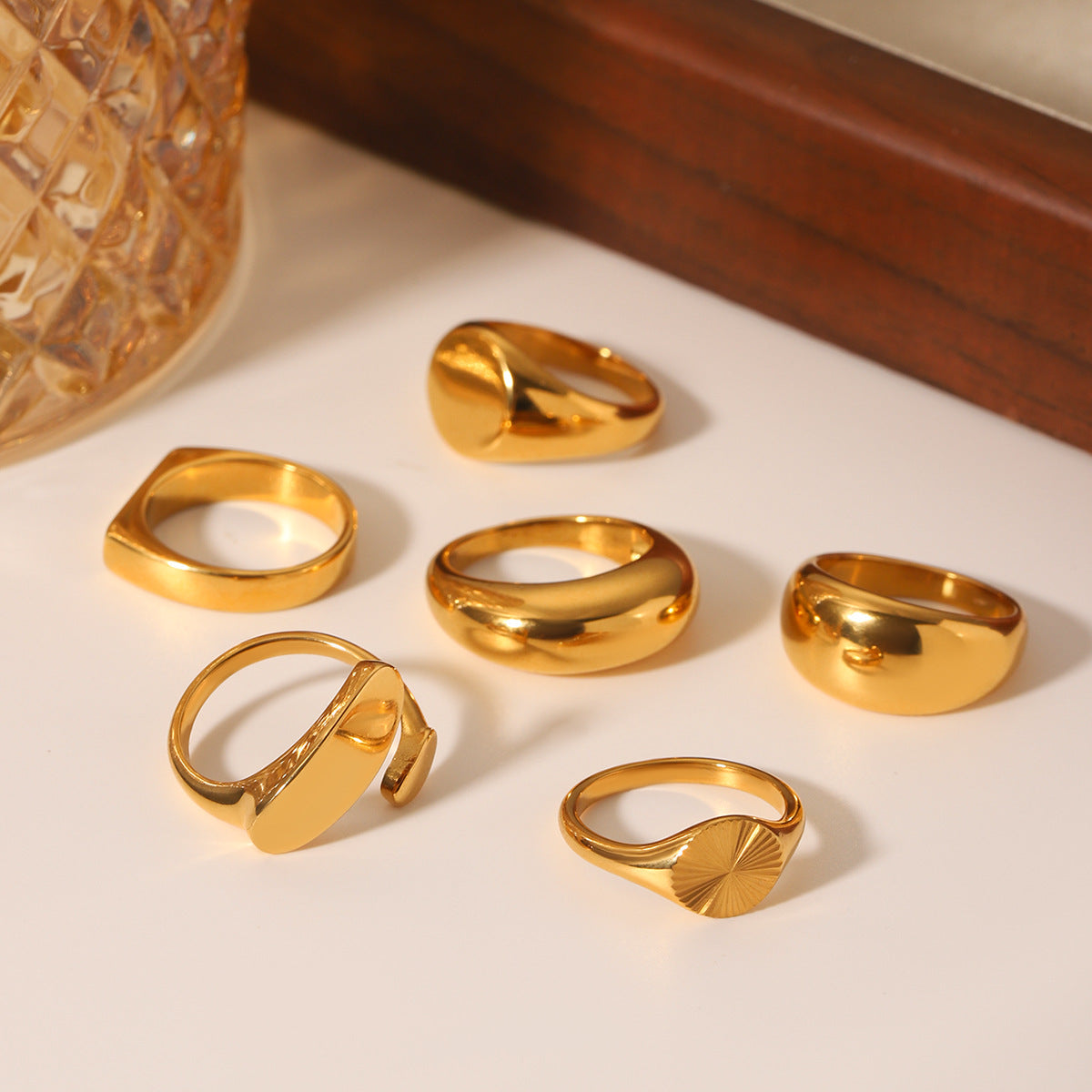 Ins-style Large Glossy 18K Gold Stainless Steel Ring for Women, Featuring Temperament, Titanium Steel, Non-fading, and High-end Hand Jewelry