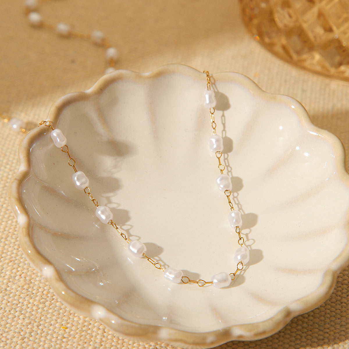 French retro palace style 18K gold-plated stainless steel pearl necklace for women, light luxury temperament, titanium steel, non-fading necklace