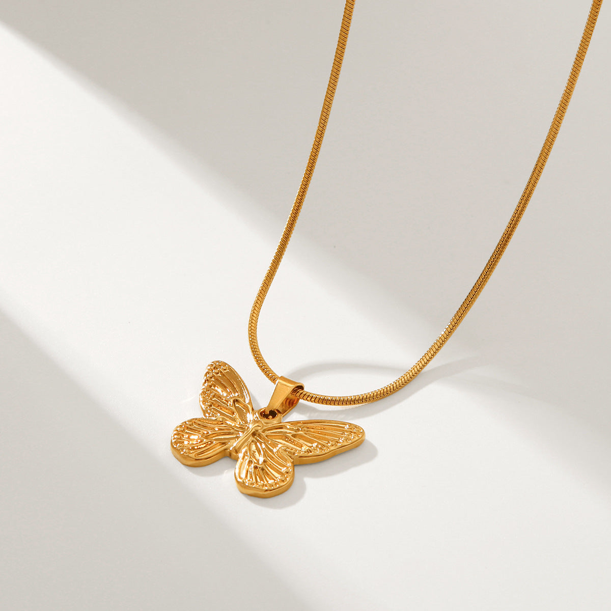 INS-style Fashionable and Minimalist Titanium Steel Necklace with 18K Gold Stainless Steel High-end Butterfly Pendant for Women