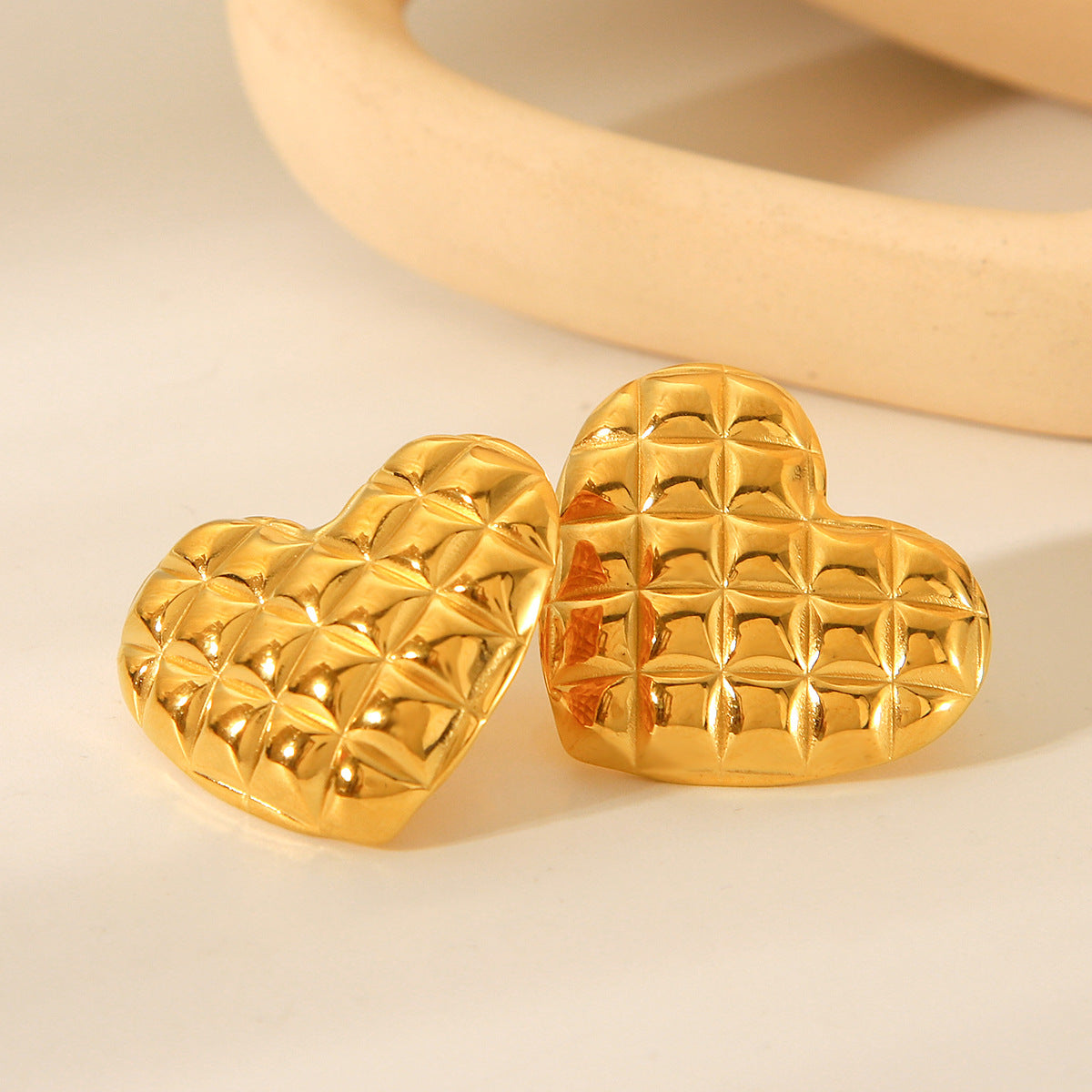 Diamond-pattern Stainless Steel Heart-shaped Earrings with 18K Gold-plated Studs for Women, Exuding A High-end Feel