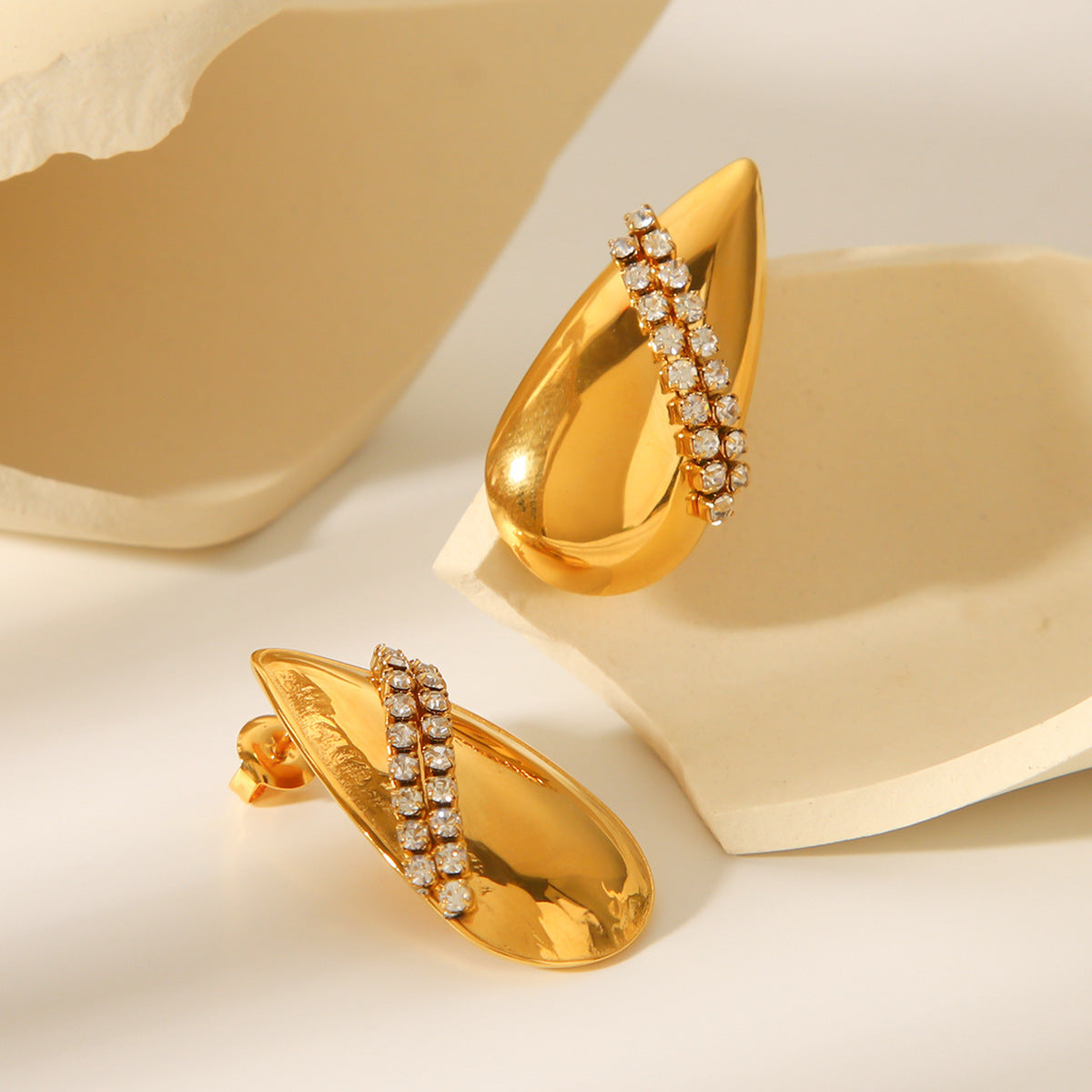 18K Gold Stainless Steel Earrings with A Drop-shaped Design, Featuring Titanium Steel and Diamond-encrusted Earrings