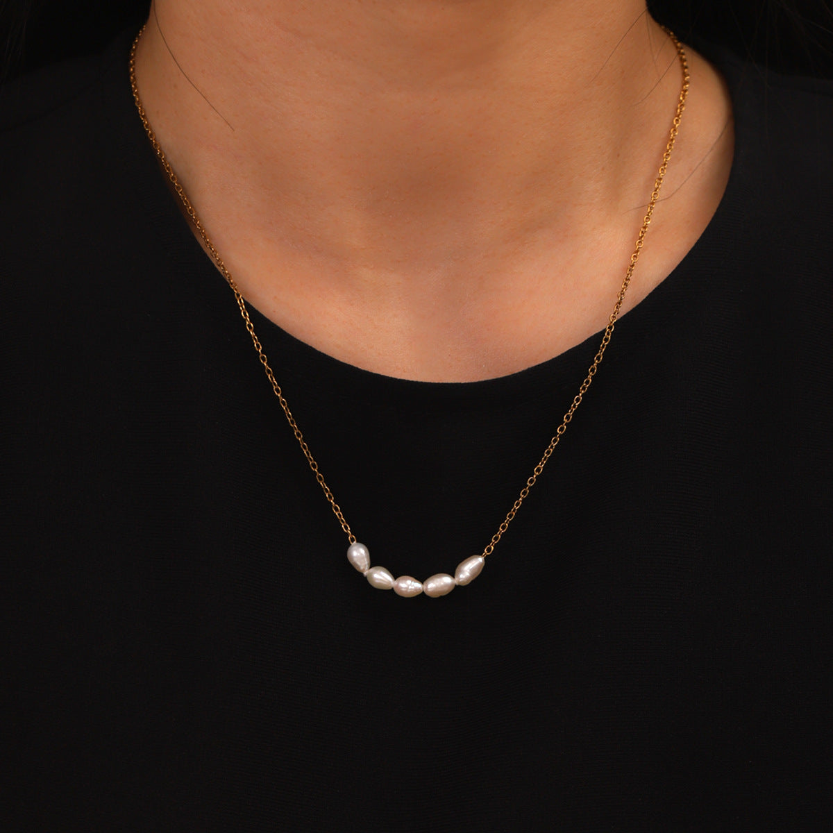French-style Light Luxury Freshwater Pearl Necklace, Stainless Steel, 18K Gold-plated Clavicle Chain, Women's Temperament, Versatile Necklace