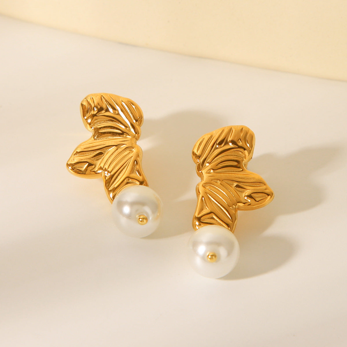 Fashionable 18k Gold-plated Stainless Steel Earrings, Leaf Pearl Earrings, Feminine Versatile Earrings