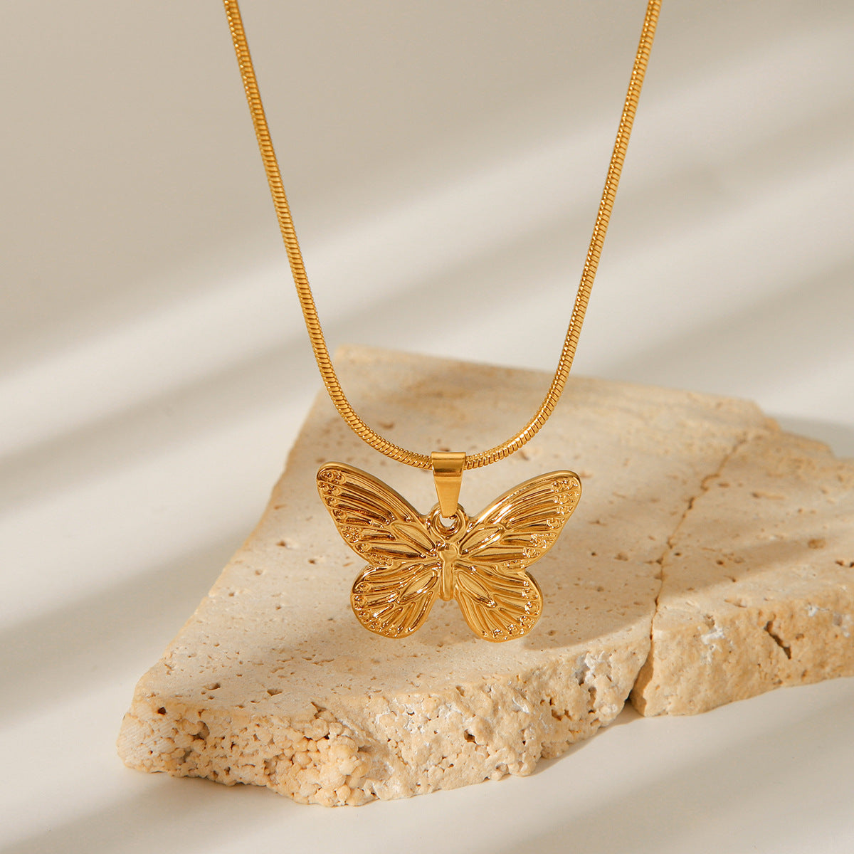 INS-style Fashionable and Minimalist Titanium Steel Necklace with 18K Gold Stainless Steel High-end Butterfly Pendant for Women