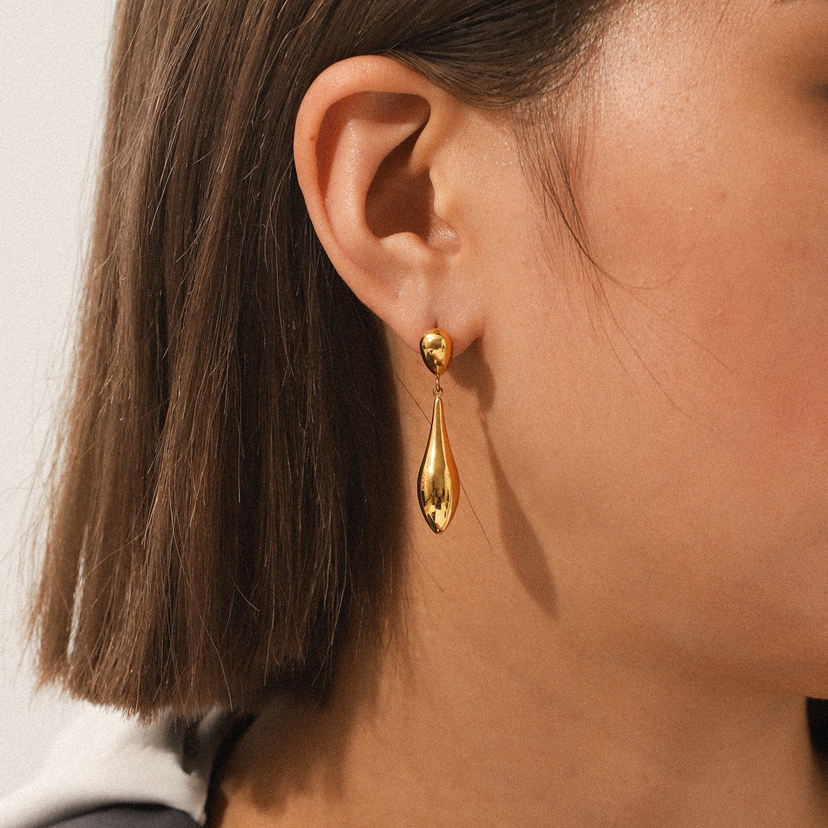 Fashionable and Personalized 18K Gold-plated Earrings, Stainless Steel Water Drop Earrings, Women's Ins-inspired High-end Earrings and Ear Jewelry