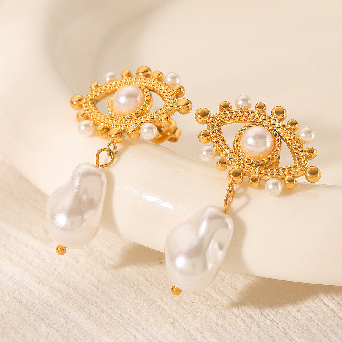 French Vintage Style Devil's Eye Pearl Earrings, 18k Gold Stainless Steel Earrings for Women, Light Luxury Temperament Titanium Steel Earrings