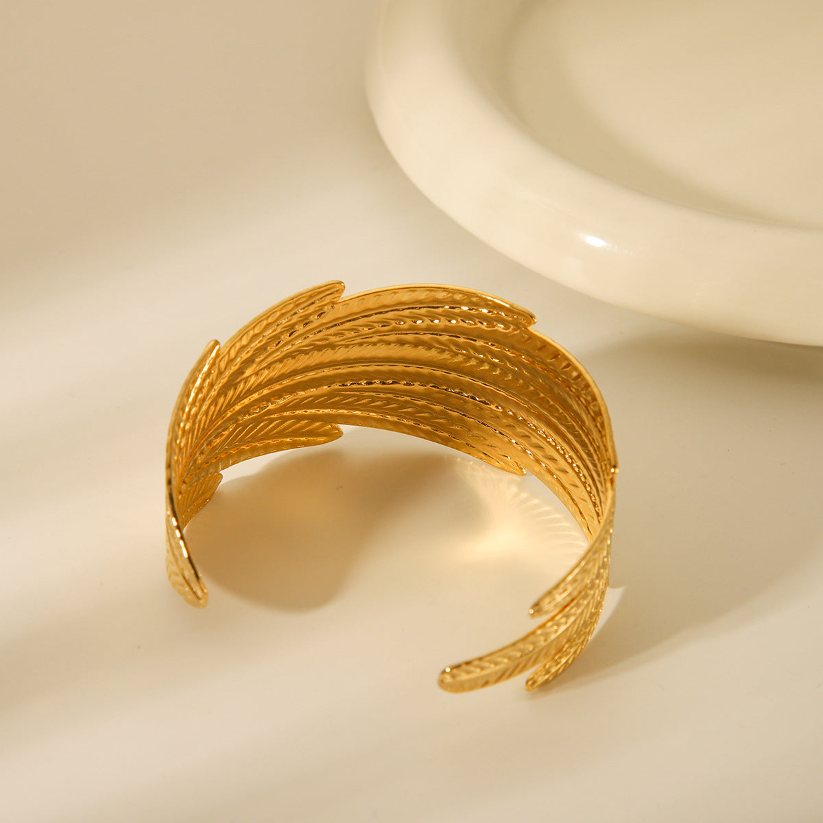 Exaggerated Titanium Steel Bracelet Design Sense 18K Gold Stainless Steel Feather Bracelet Light Luxury Versatile Handpiece