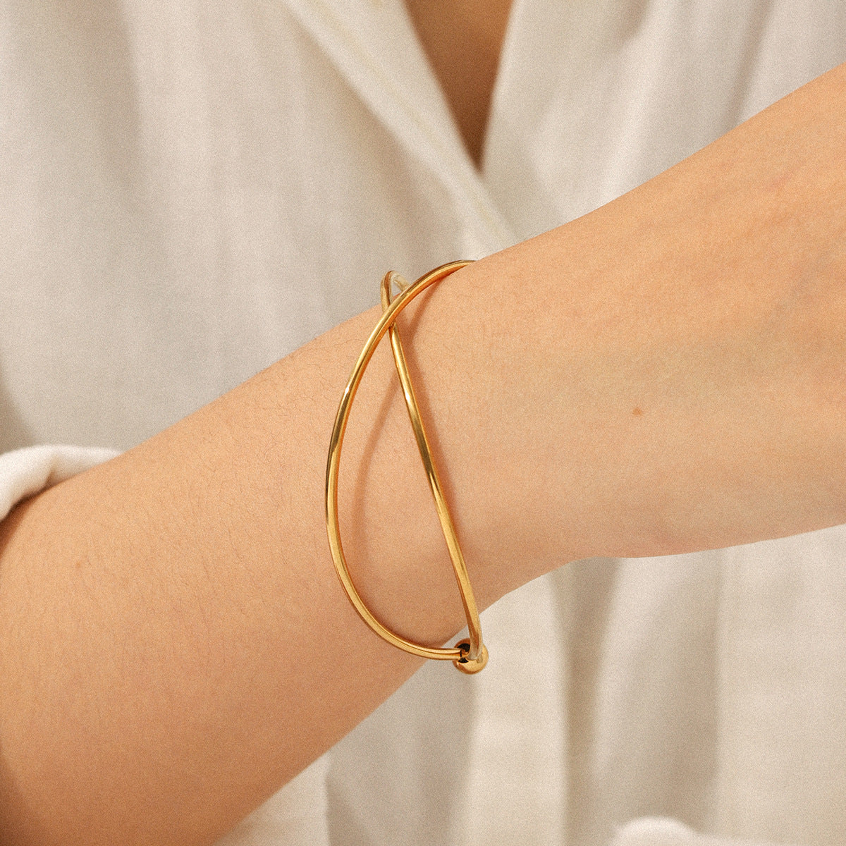 18k Gold Jewelry Stainless Steel Line Cross Opening Bracelet Simple and Easy To Match Titanium Steel Bracelet