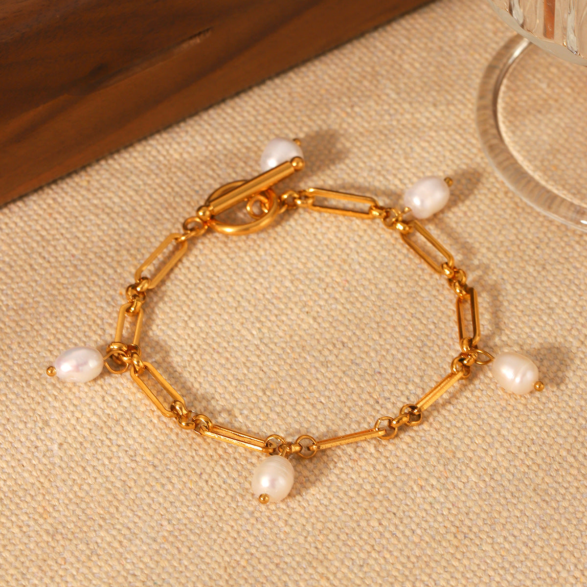 Niche Design OT Buckle Stainless Steel 18K Gold-plated Bracelet for Women, High-end Freshwater Pearl Bracelet, Does Not Fade