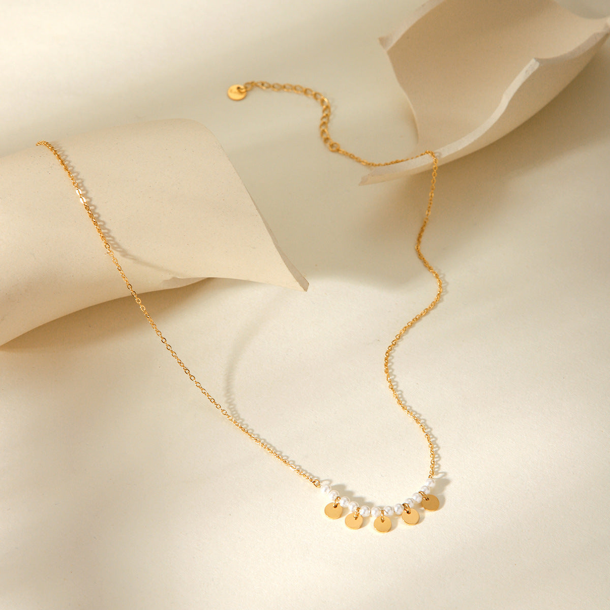 Women's Stainless Steel French-style Light Luxury Pearl Necklace with 18k Gold Round Pendant and Necklace Accessory