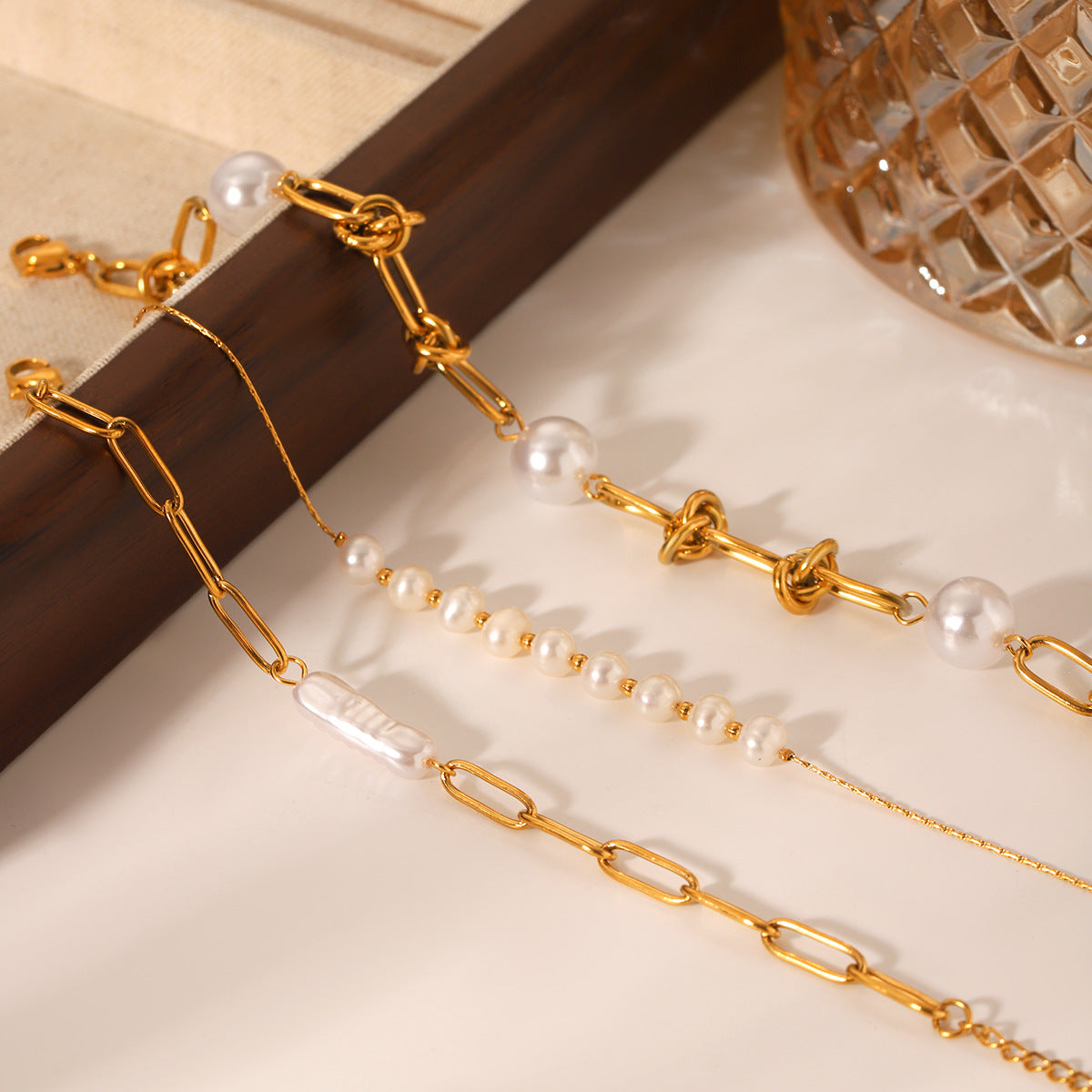 French-style Light Luxury Vintage Stainless Steel Chain Pearl Bracelet for Women, Elegant and High-end Beaded Freshwater Pearl Jewelry