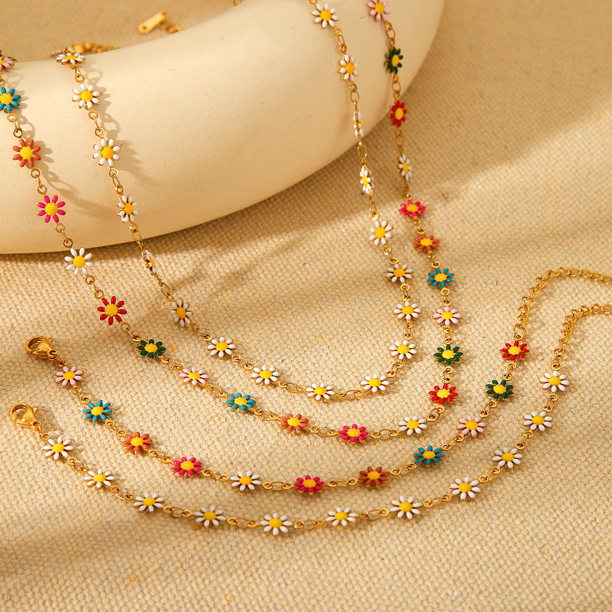 Stainless Steel Drop-oil Daisy Necklace for Women, Versatile Titanium Steel, Non-fading Bracelet Jewelry, Flower Ornament