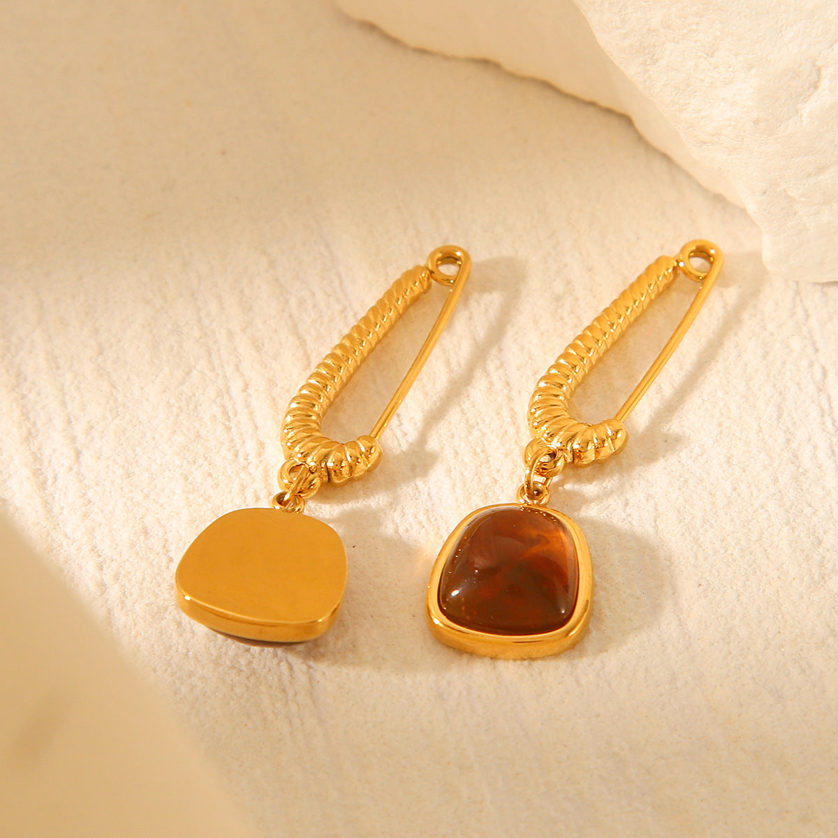 French Retro Style Natural Stone Earrings 18k Gold Stainless Steel Earrings for Women, Fashionable Temperament, High-end Feeling, Titanium Steel Earrings