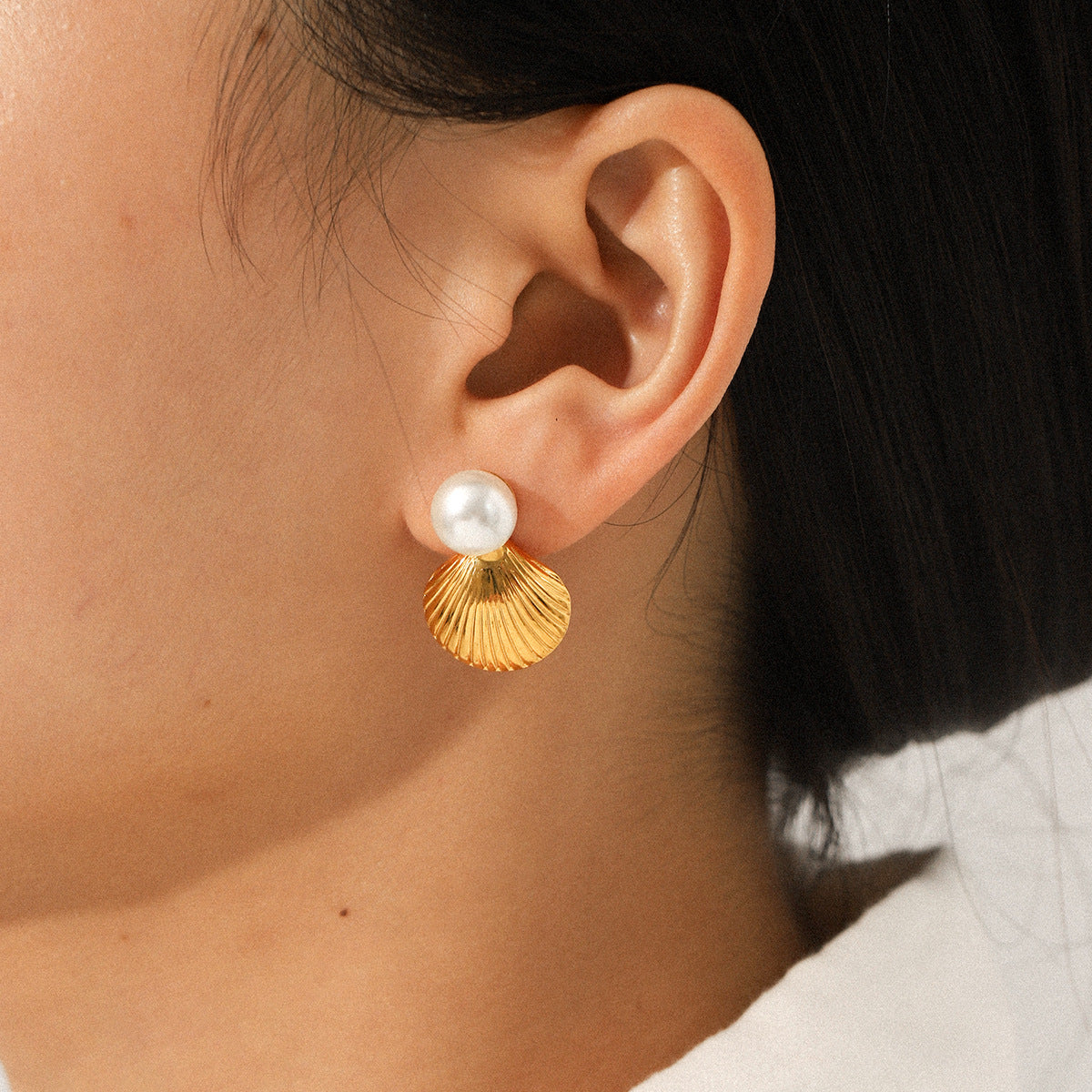 18K Gold Stainless Steel Shell Earrings, Luxurious and High-end, with Pearl Earrings and Titanium Earrings, Versatile and Easy To Match
