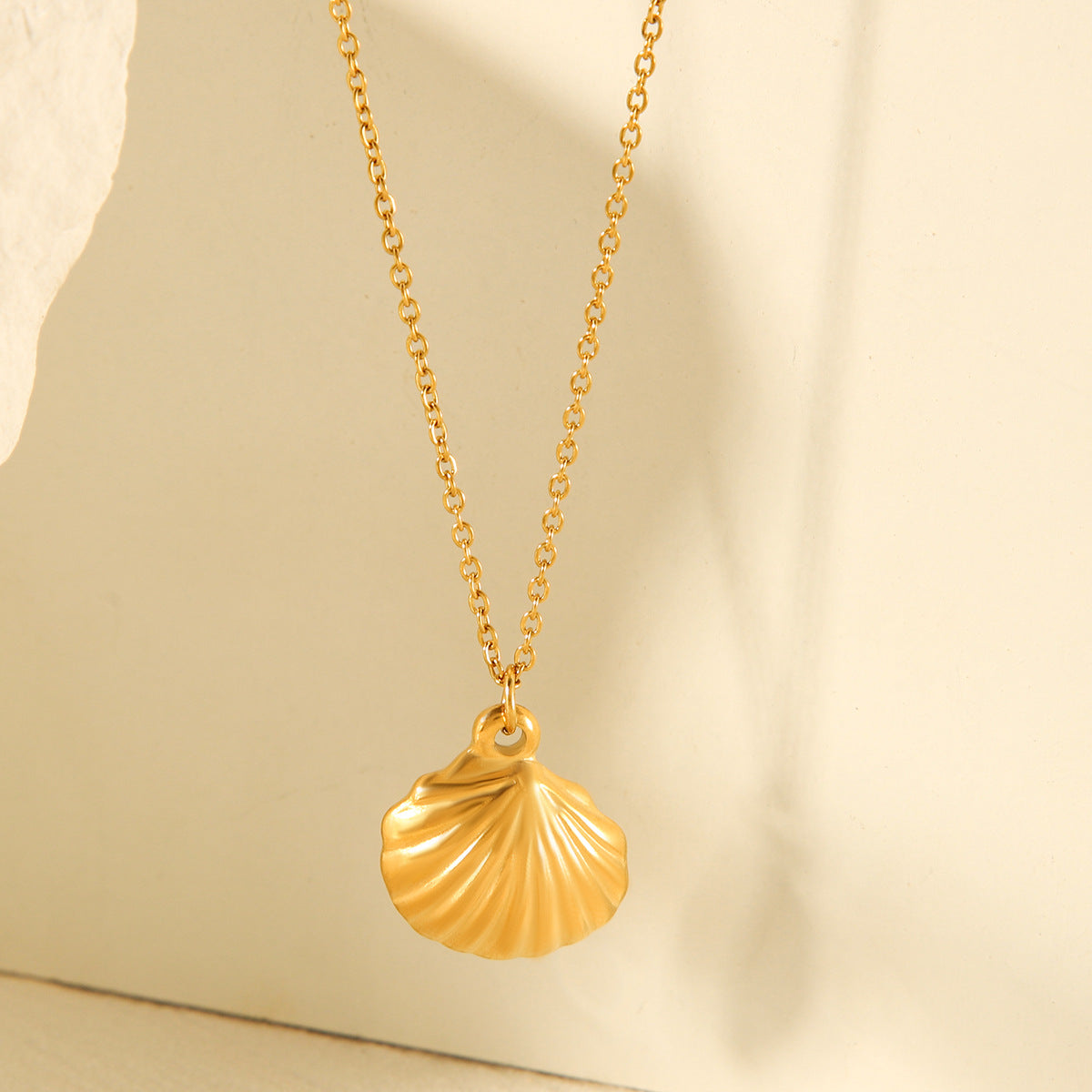 Ocean Element Titanium Steel Necklace Scallop Pendant Stainless Steel Necklace Women's Light Luxury Temperament Versatile Necklace
