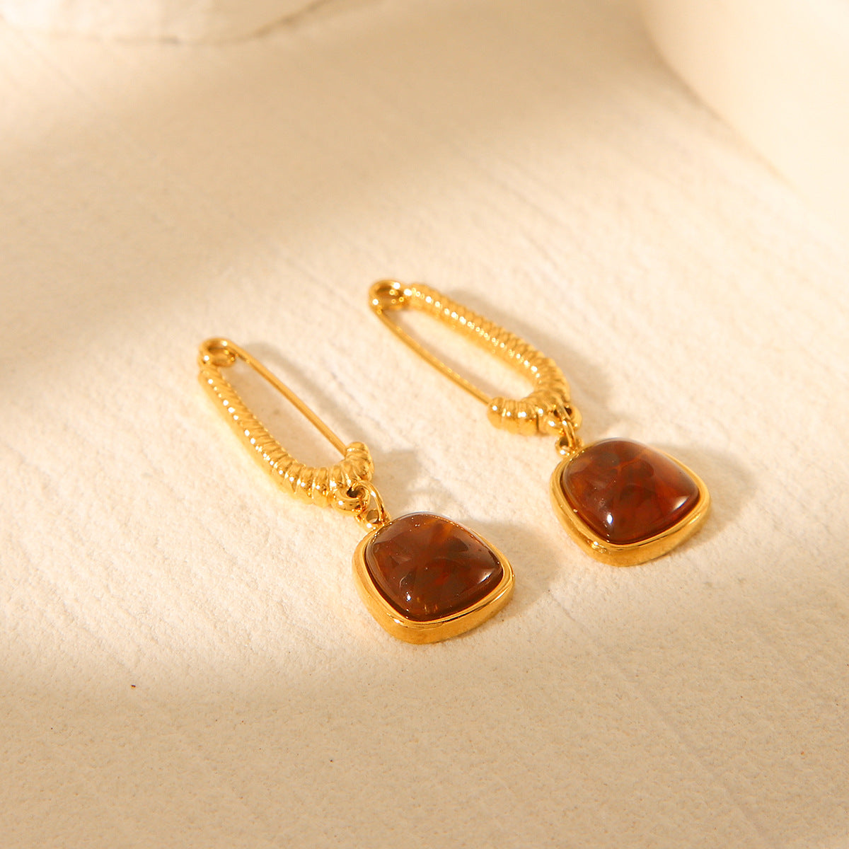 French Retro Style Natural Stone Earrings 18k Gold Stainless Steel Earrings for Women, Fashionable Temperament, High-end Feeling, Titanium Steel Earrings