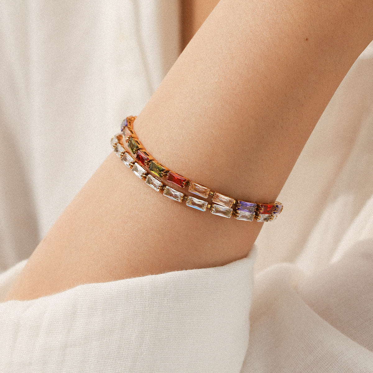 INS18K Gold Stainless Steel Zircon Bracelet, Light Luxury and High-end Gemstone Bracelet for Women