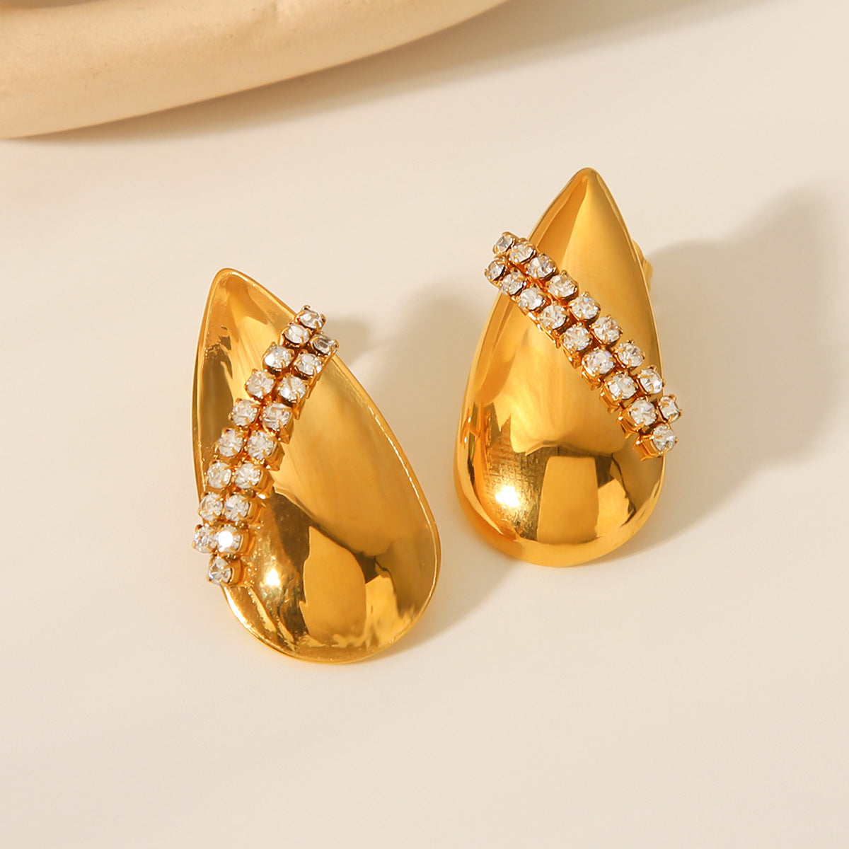 18K Gold Stainless Steel Earrings with A Drop-shaped Design, Featuring Titanium Steel and Diamond-encrusted Earrings