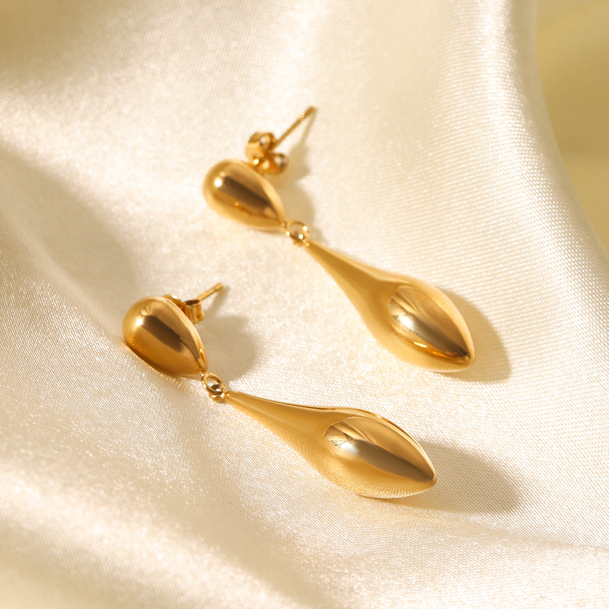 Fashionable and Personalized 18K Gold-plated Earrings, Stainless Steel Water Drop Earrings, Women's Ins-inspired High-end Earrings and Ear Jewelry