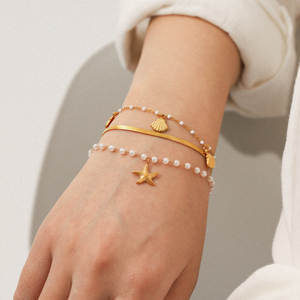 Marine-themed Stainless Steel Bracelet Set for Women , Including Jewelry Such As Seashell and Starfish Pendants, Pearl Chains, and Snake Bone Chains 3 Pcs