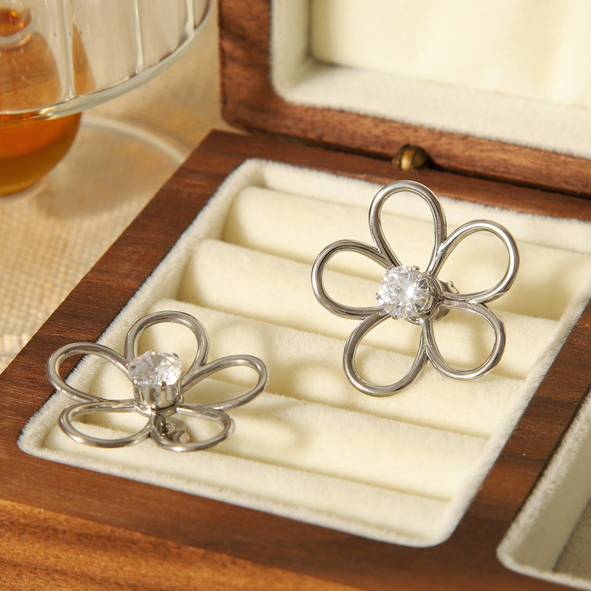 Stainless Steel Hollow Flower Earrings with Zircon Earrings Design Sense Earrings Titanium Steel Jewelry
