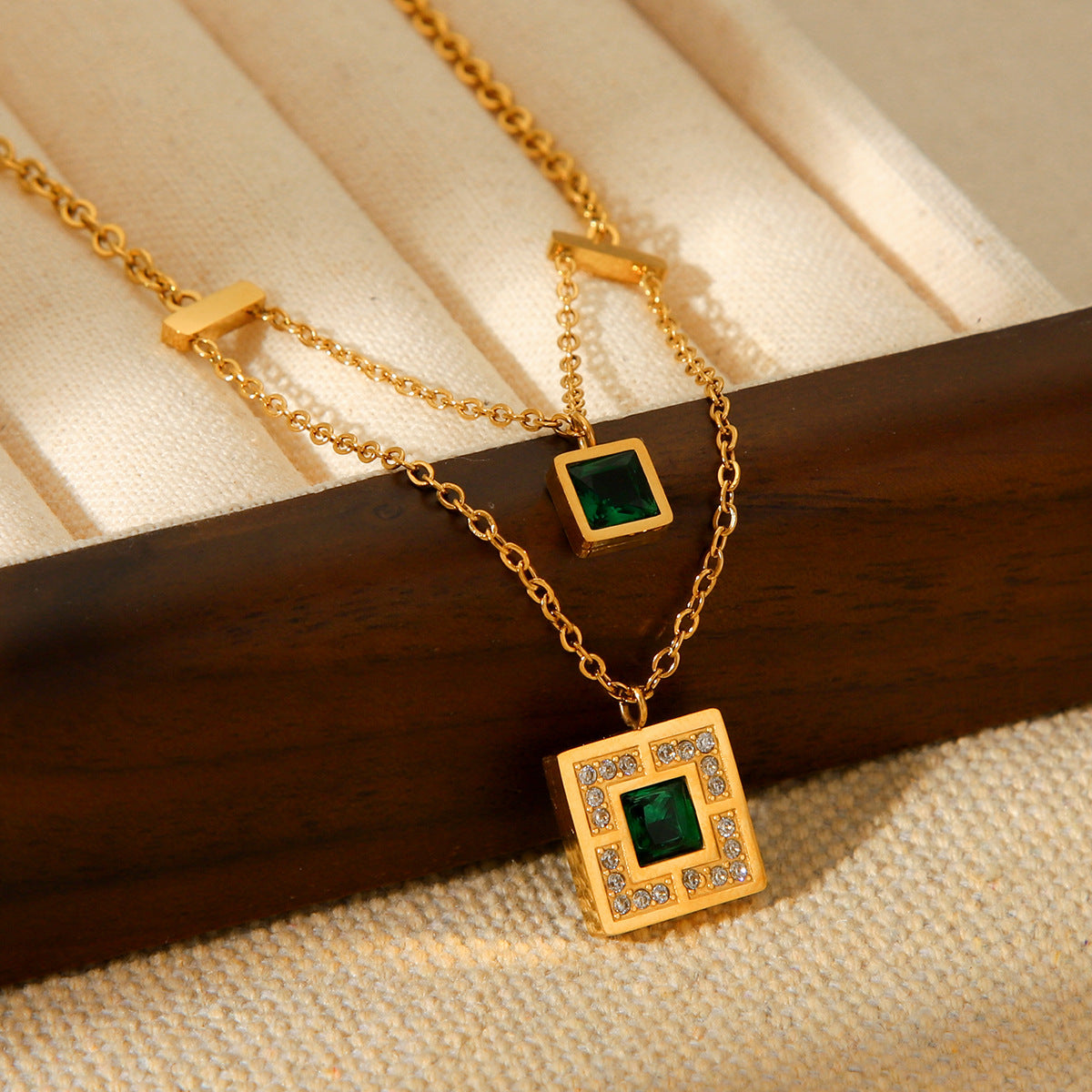 Non-fading Titanium Steel Necklace for Women, Inlaid with Emerald Zircon Cubes, Double-Layer Chain Necklace Accessory