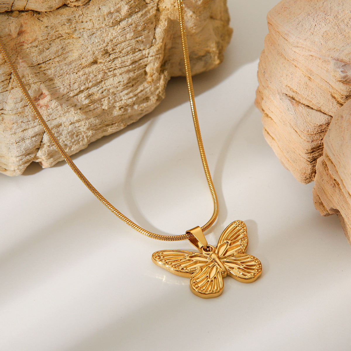 INS-style Fashionable and Minimalist Titanium Steel Necklace with 18K Gold Stainless Steel High-end Butterfly Pendant for Women