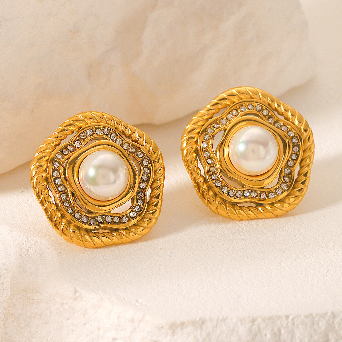 French-style Vintage 18k Gold Stainless Steel Earrings with Diamond-encrusted Flowers, Elegant and Luxurious Pearl Earrings for Women