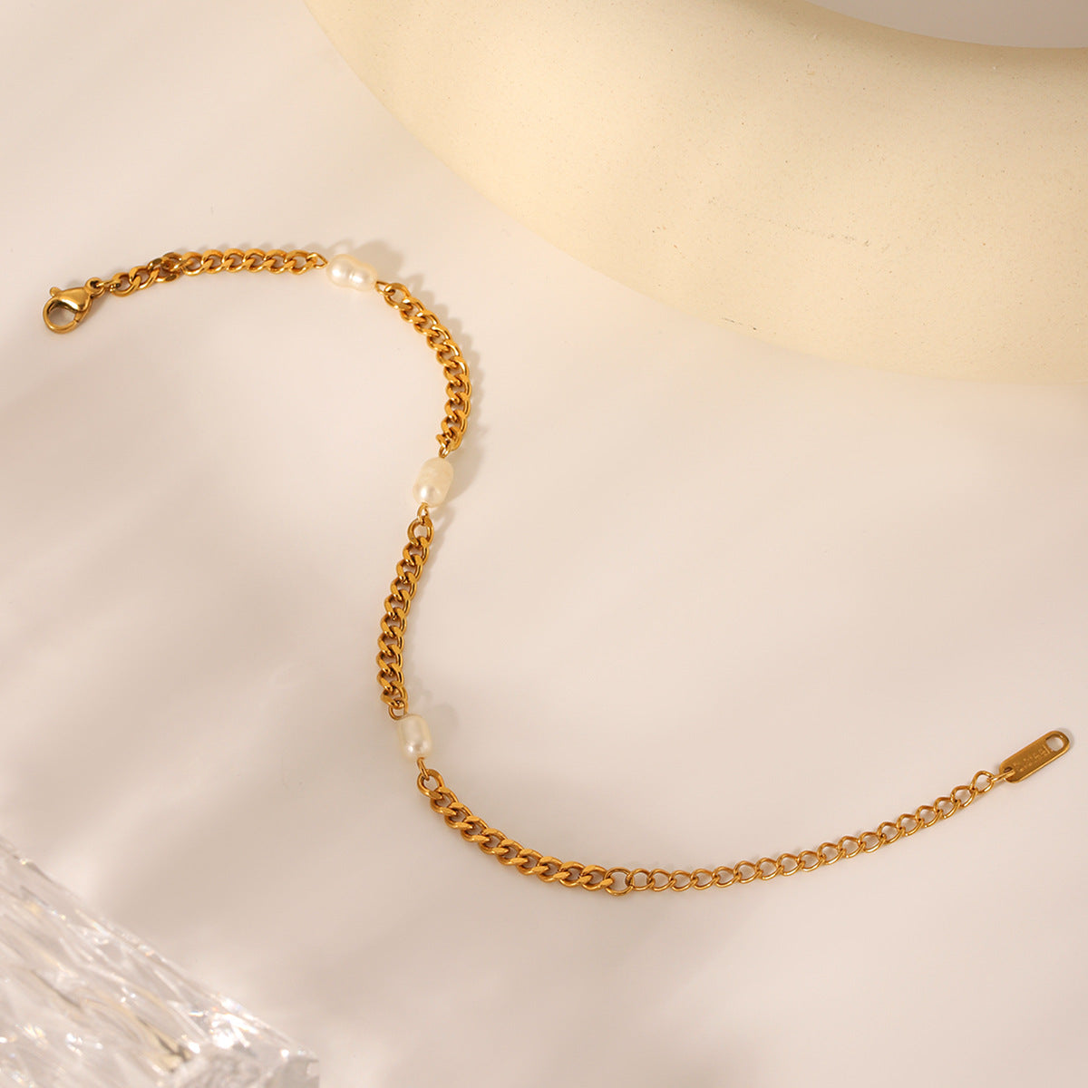 18K Gold Stainless Steel Cuban Chain Freshwater Pearl Bracelet for Women, Ins-inspired Elegant Jewelry, Titanium Steel Accessory
