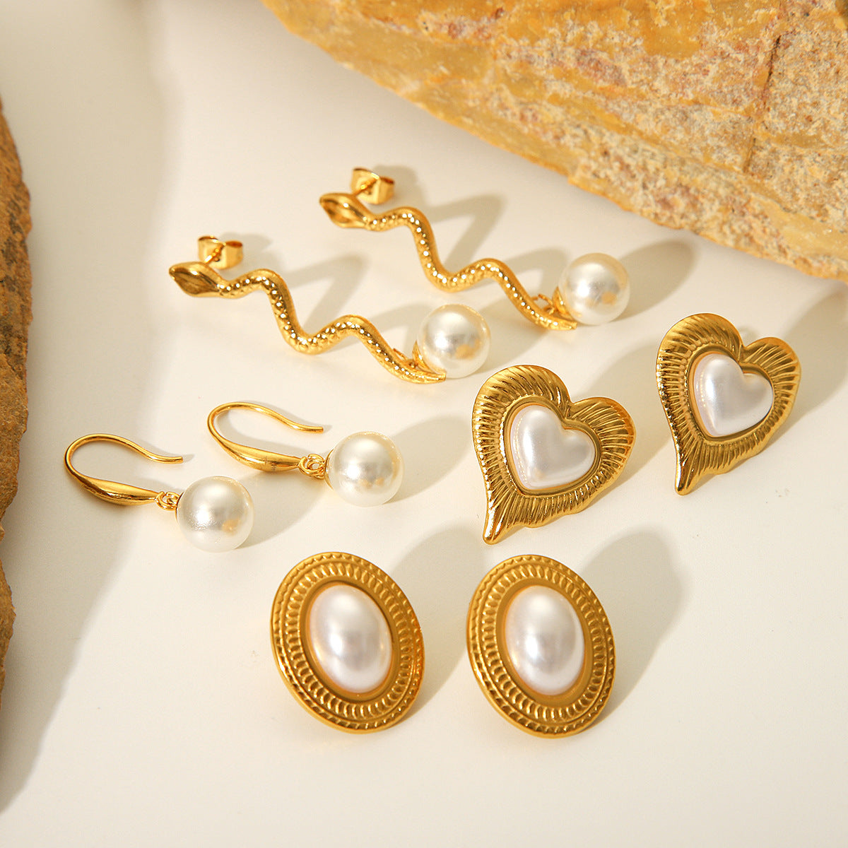 Stainless Steel Gold-plated Heart-shaped Pearl Earrings INS Style French High-end Feeling Gold Snake Titanium Steel Earrings for Women
