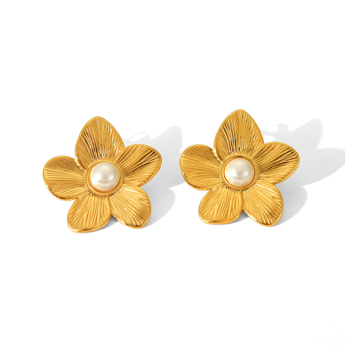 Titanium Steel Earrings with A Design Featuring 18k Gold Stainless Steel Flowers and Pearls, Suitable for Women