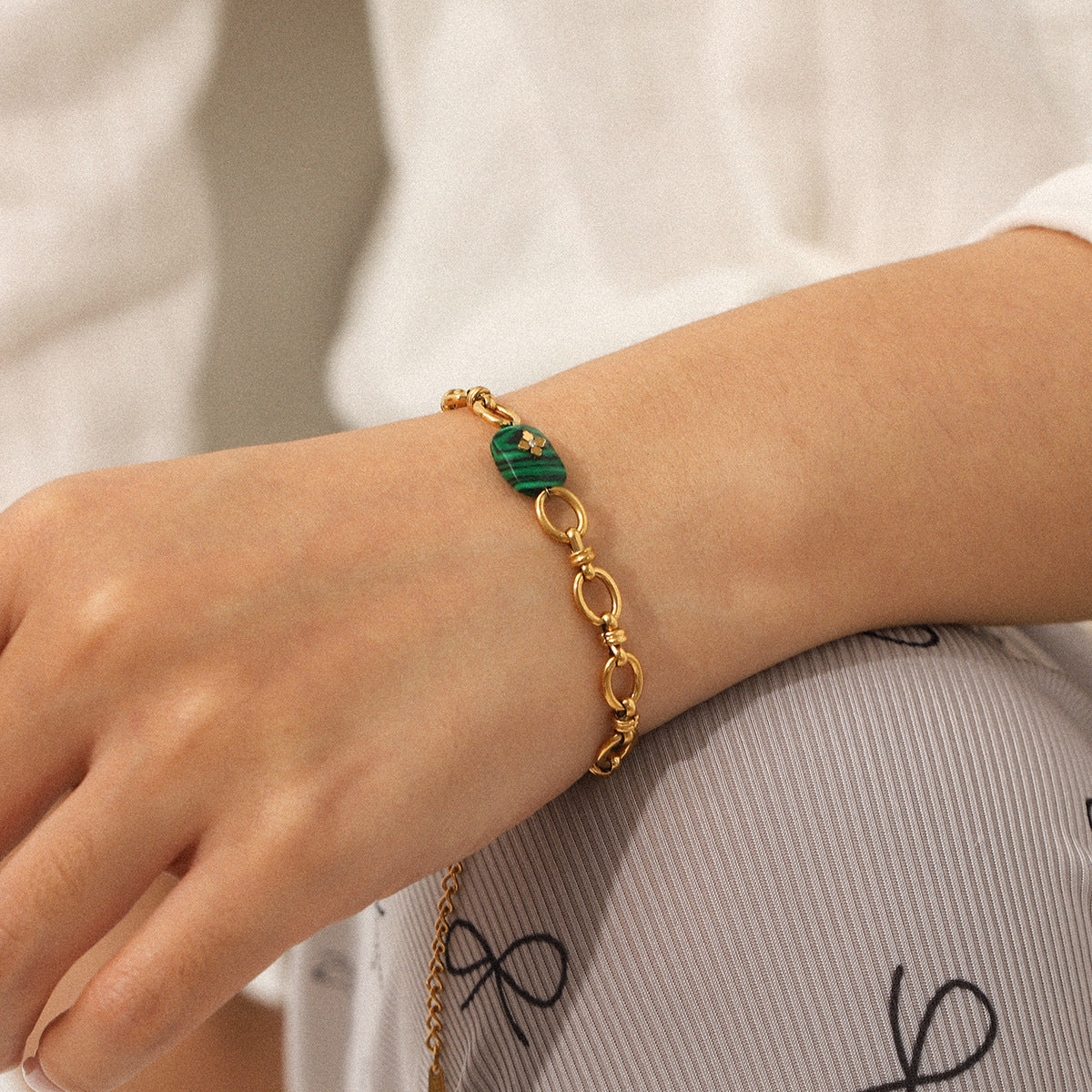 Stainless Steel Handmade Chain Malachite Pendant Bracelet, Versatile Titanium Steel Bracelet for Women, Light Luxury Jewelry