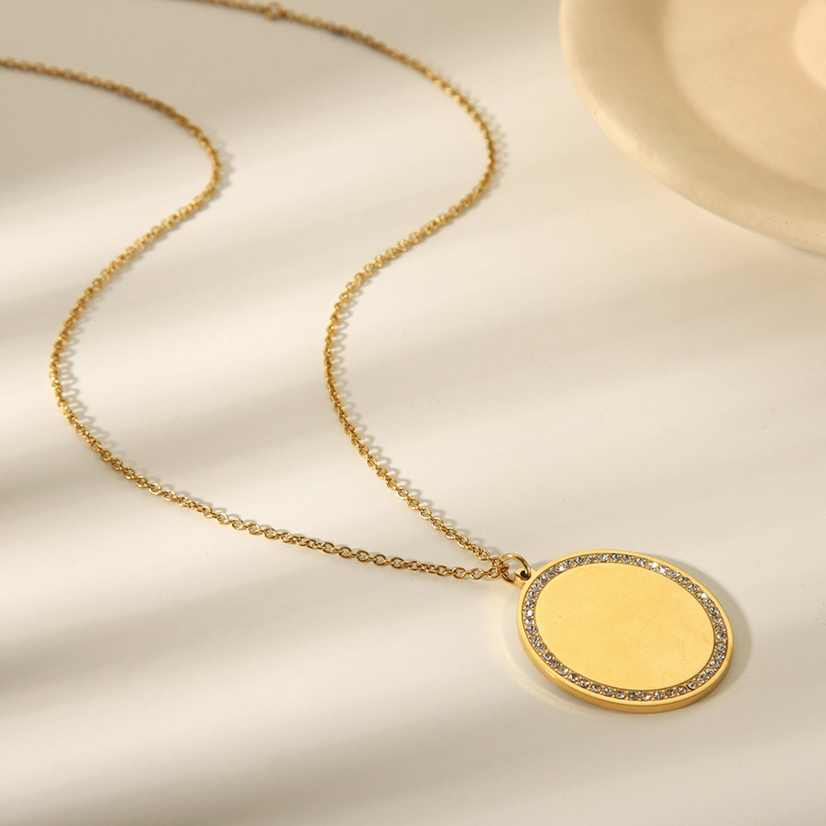 18k Gold Stainless Steel Necklace Oval Glossy Pendant Diamond Necklace Titanium Steel Necklace
