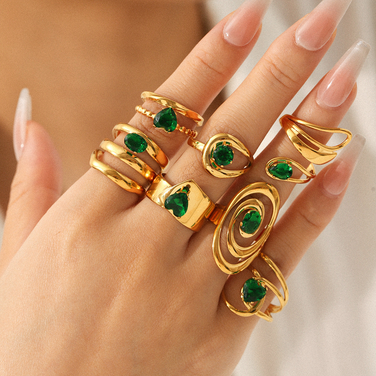 Stainless Steel Ring with Green Zircon Inlay for Women, Non-fading Titanium Steel Ring, Light Luxury and High-end Hand Jewelry
