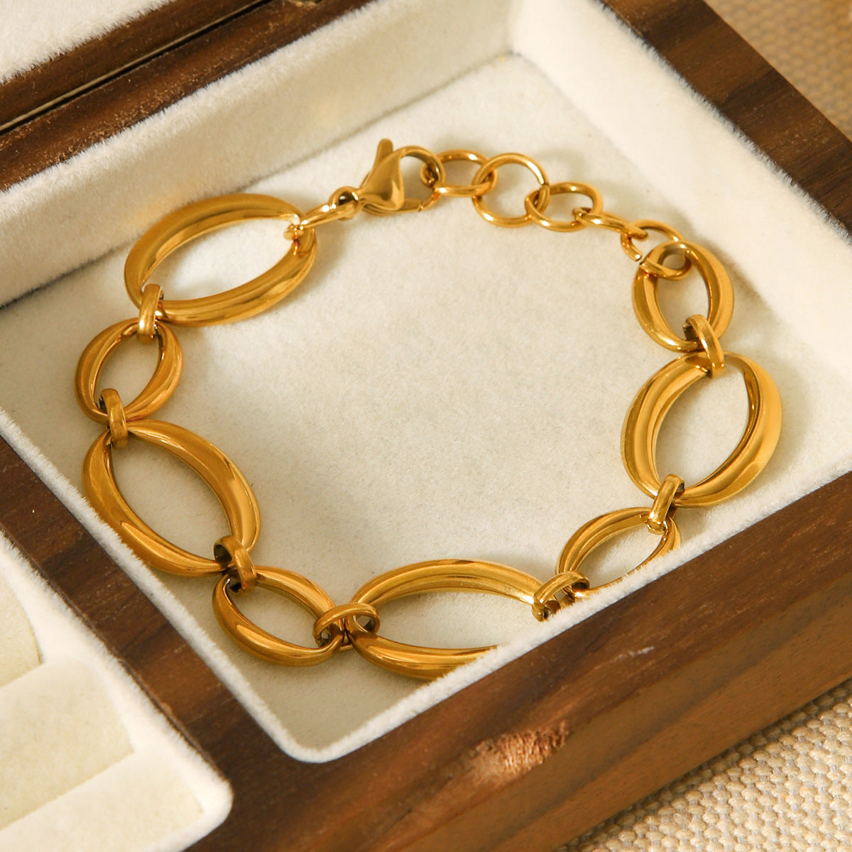 18K Gold-plated Stainless Steel Bracelet, Light Luxury and Minimalist Design, Oval Chain Size, Hand Jewelry, Ins-inspired Titanium Steel Jewelry