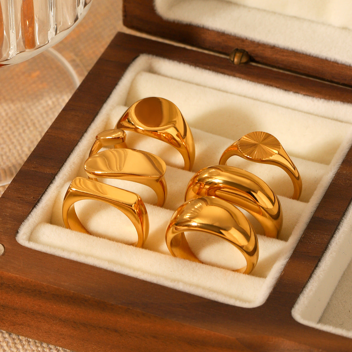 Ins-style Large Glossy 18K Gold Stainless Steel Ring for Women, Featuring Temperament, Titanium Steel, Non-fading, and High-end Hand Jewelry