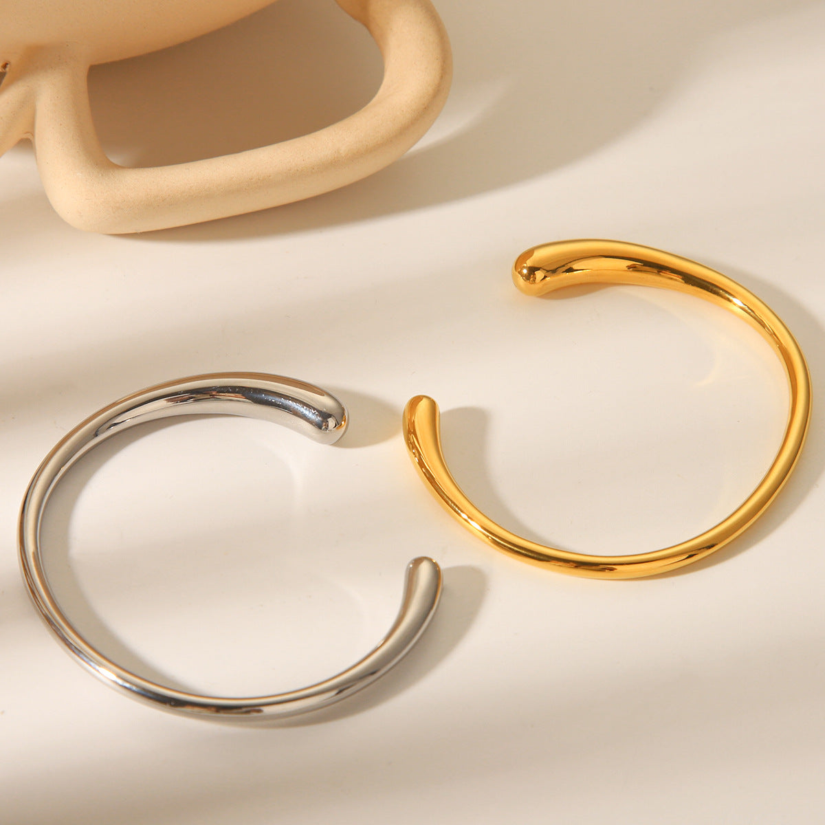 Simple and Sleek, Textured Titanium Steel Open Bracelet for Women, Cool and Light Luxury, Non-fading, 18K Gold Bracelet