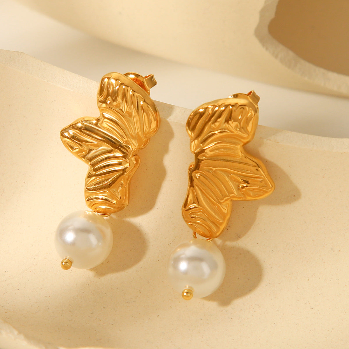 Fashionable 18k Gold-plated Stainless Steel Earrings, Leaf Pearl Earrings, Feminine Versatile Earrings