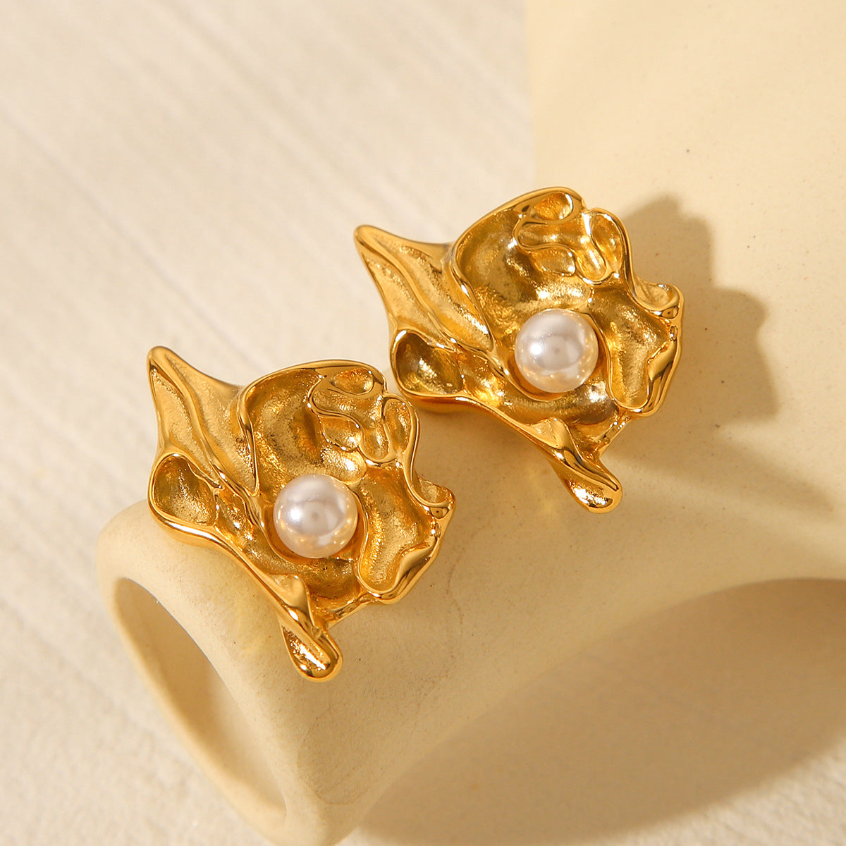 Personalized and Trendy 18k Gold Stainless Steel Earrings with Folded Lava Flower Earrings, Women's Fashionable Pearl Earrings