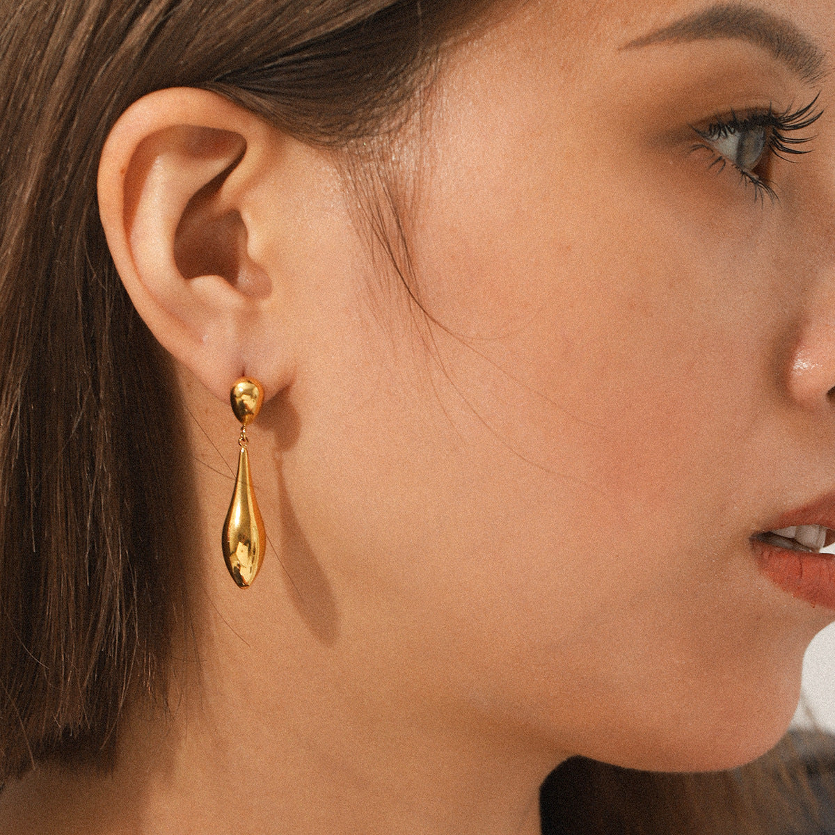 Fashionable and Personalized 18K Gold-plated Earrings, Stainless Steel Water Drop Earrings, Women's Ins-inspired High-end Earrings and Ear Jewelry