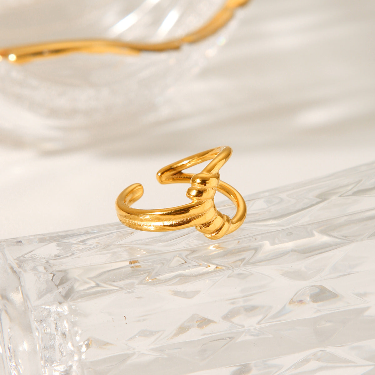 Fashionable Wide Version Fried Dough Twists Stainless Steel Hollowed-out Three-dimensional Finger Ring 18K Gold-plated Ring for Women, Non-fading Ring
