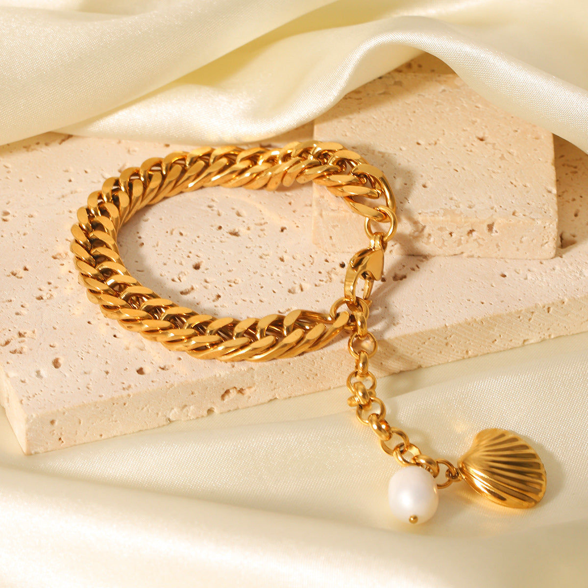 Elegant Shell-inspired Freshwater Pearl Bracelet, 18K Gold Stainless Steel Cuban Chain Bracelet for Women, Non-fading Jewelry