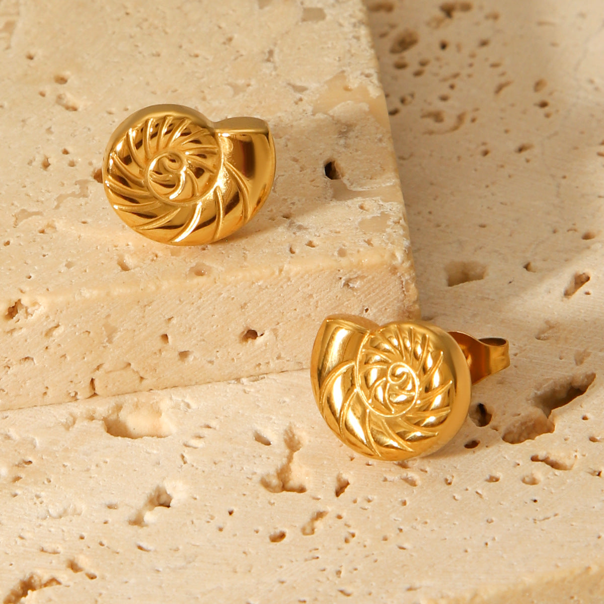 Ocean Wind Jewelry 18K Gold Stainless Steel Conch Ear Studs Light Luxury Easy To Match Titanium Steel Non-fading Earrings