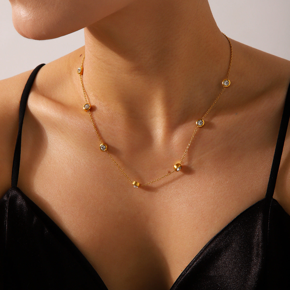 Fashionable, Personalized, Minimalist Round Zircon Necklace Made of Titanium Steel, Non-fading, 18K Gold Stainless Steel Necklace