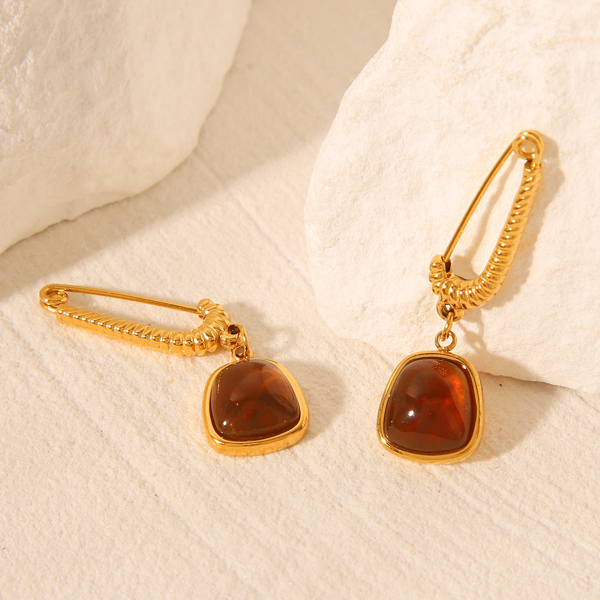 French Retro Style Natural Stone Earrings 18k Gold Stainless Steel Earrings for Women, Fashionable Temperament, High-end Feeling, Titanium Steel Earrings